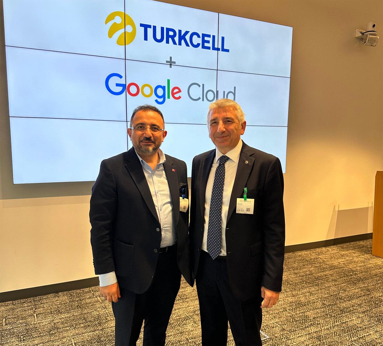 Turkcell Pazarlama ve Dijital Servislerden Sorumlu Genel Müdür Yardımcısı Murat Akgüç ve Haber7 Genel Yayın Yönetmeni Osman Ateşli