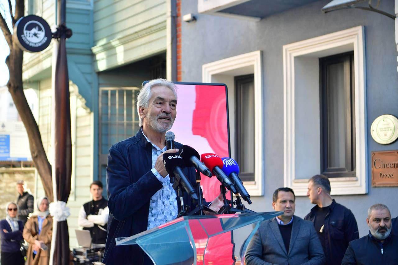 Yazar İskender Pala