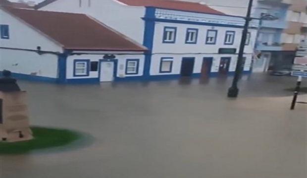 Portekiz'de sel felaketi! Ölüler var