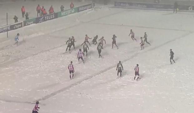 Tekrar tekrar izlemelik! Kar yağışı altında röveşata golü