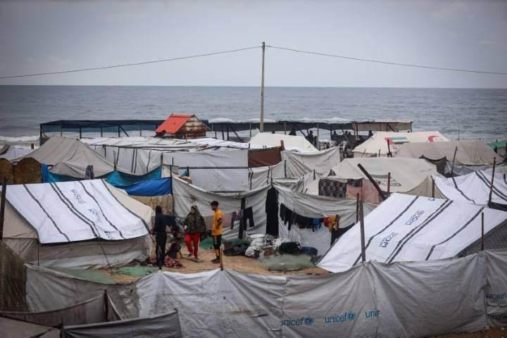 Gazze'de derme çatma çadırlar