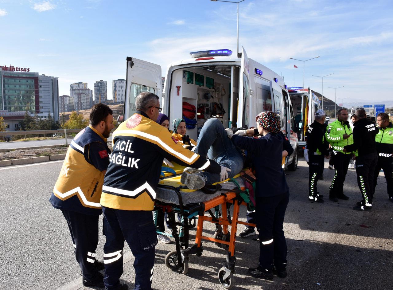 Kazada 8 kişi yaralandı.