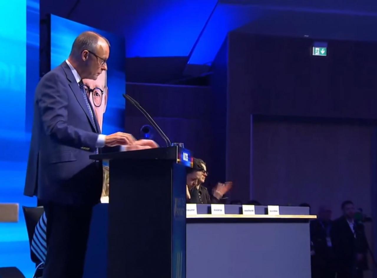 Alman Başbakan Merz, konuşma yapıyor.