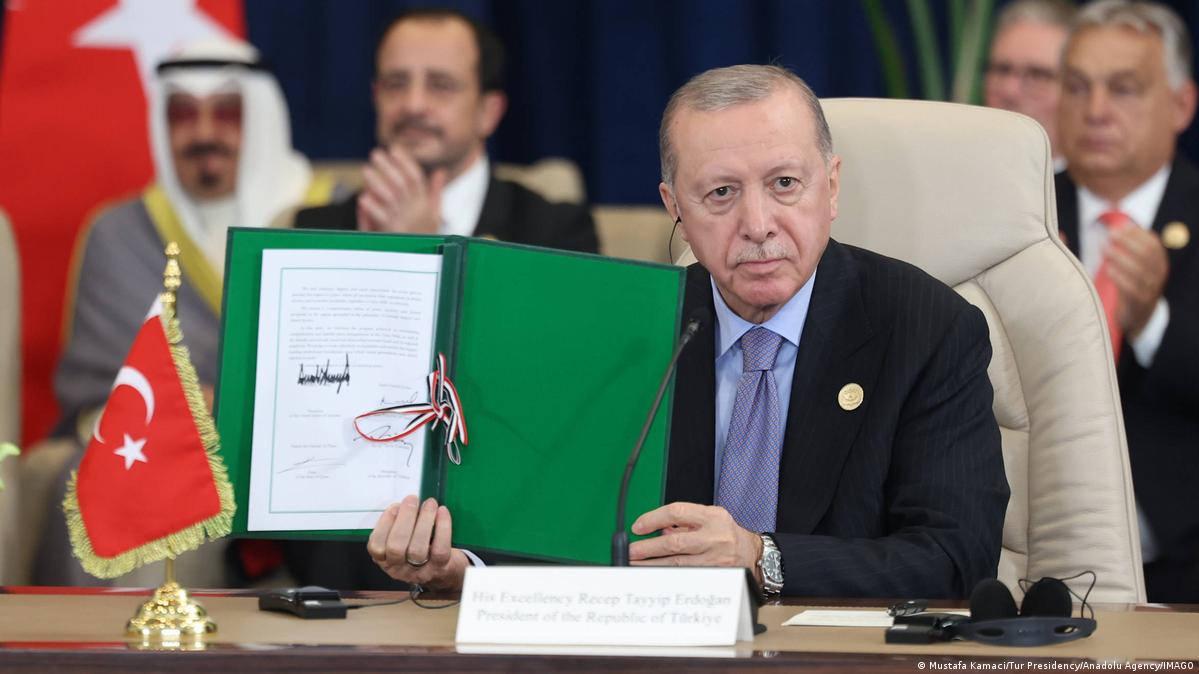 Cumhurbaşkanı Erdoğan'ın Mısır'daki Gazze deklarasyonundaki imza anları