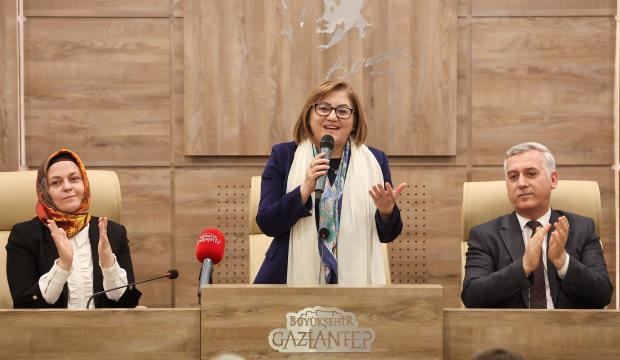 Umreden dönen ikinci kafile Başkan Şahin ile buluştu 