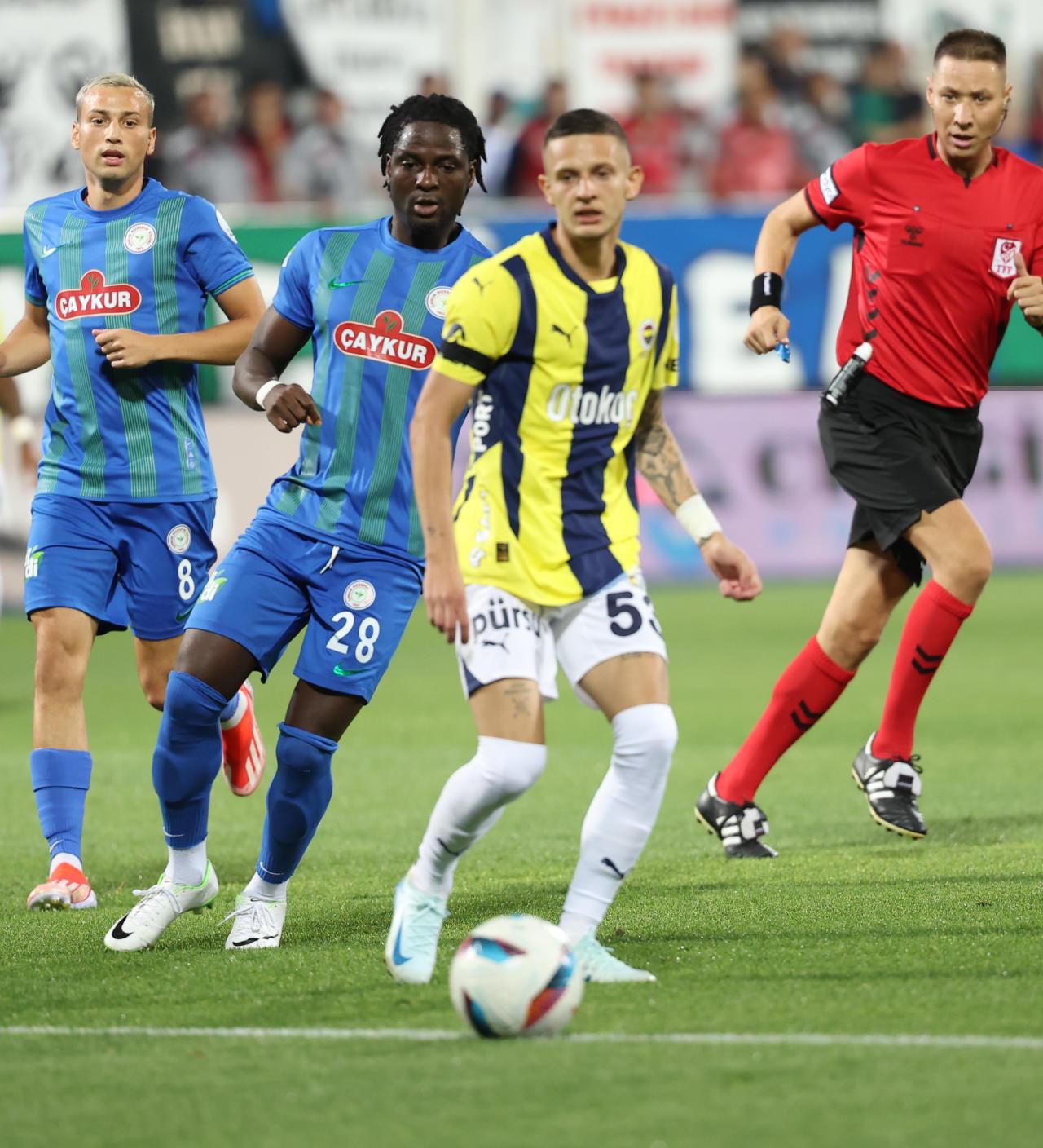 Süper Lig'de geçen sezon Rize'de oynanan Çaykur Rizespor - Fenerbahçe karşılaşması
