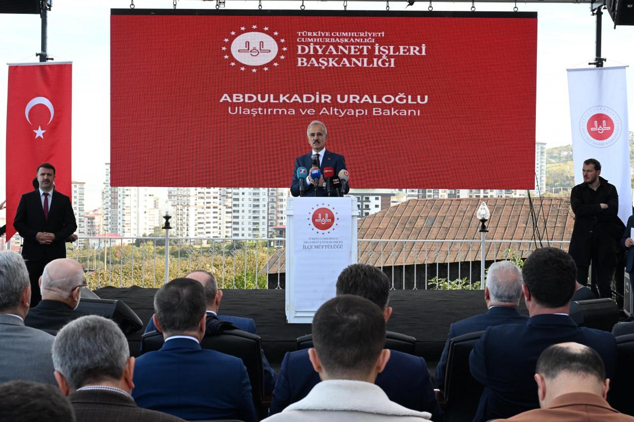 Uraloğlu, açılış töreninde konuşma gerçekleştirdi.