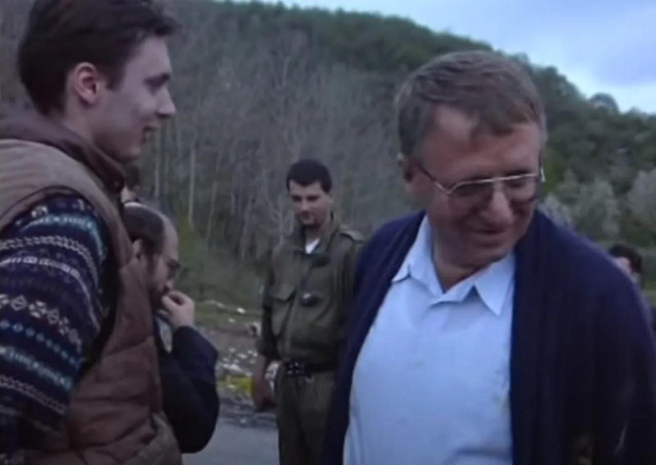 Vucic'in Saraybosna kuşatması sırasında cephede çekildiği iddia edilen fotoğrafı