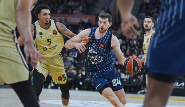 Anadolu Efes, Barcelona'yı 1 sayıyla yıktı