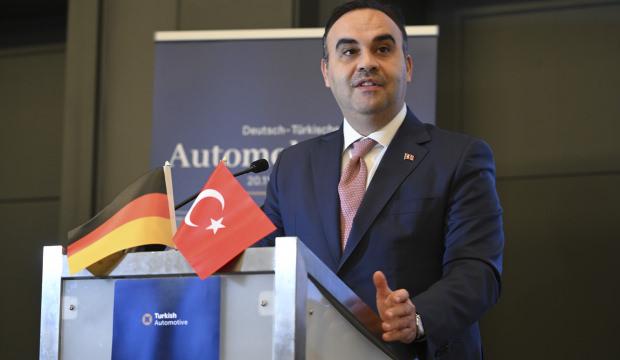 Bakan Kacır'dan Alman otomotiv devlerine Türkiye'ye yatırım çağrısı