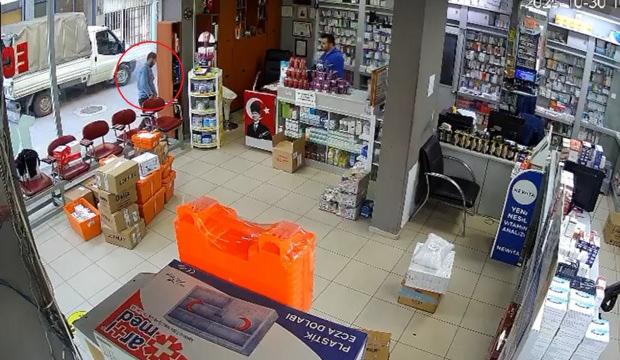 Bursa'da bir suç makinesi eczane önüne çıkan kadın çalışana saldırdı