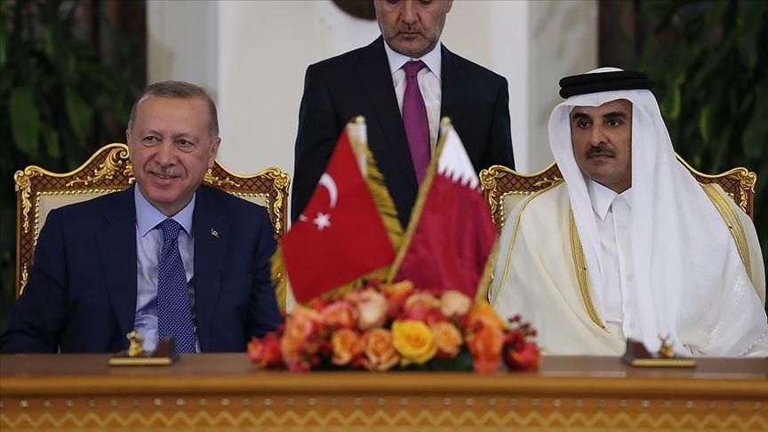Cumhurbaşkanı Recep Tayyip Erdoğan (solda) ve Katar Emiri Tamim bin Hamad es-Sani (sağda)