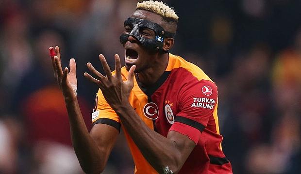 Galatasaray'a kötü haber! Sakatlanan Osimhen gözyaşlarını tutamadı