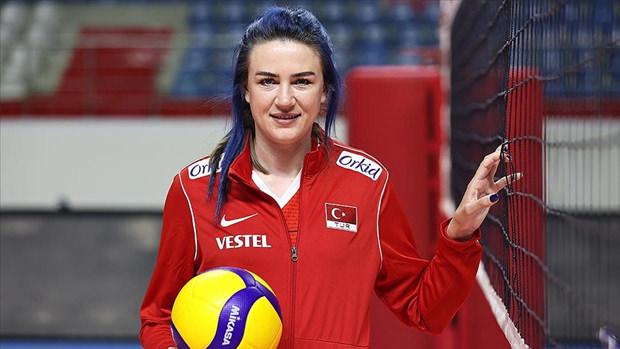 Milli voleybolcu Meryem Boz