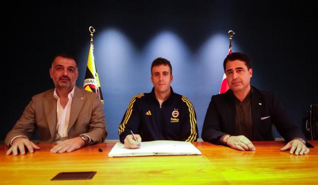 Resmi imzalar atıldı! Fenerbahçe'de 2 yıllık sözleşme