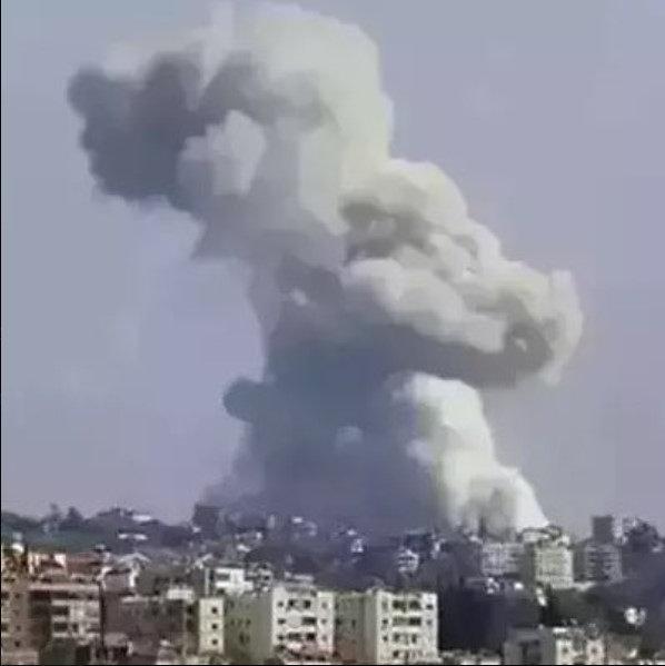 İsrail'in Lübnan'a hava saldırısından bir görüntü