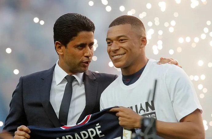 Mbappe ve PSG Başkanı Nasser Al-Khelaifi 