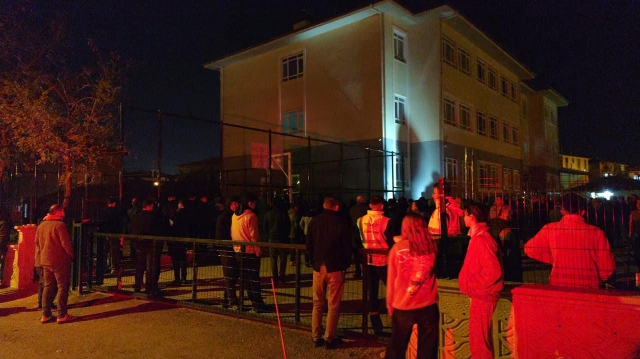 17 yaşındaki Berat Eren Dilek'in fenalaşarak hayatını kaybettiği okul bahçesi. 