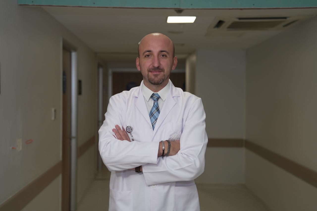 Medipol Mega Üniversite Hastanesi Ortopedi ve Travmatoloji Uzmanı Prof. Dr. Serdar Yüksel.