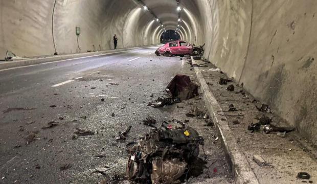 Tünelde feci kaza! Hız kadranı 200’de takılı kaldı