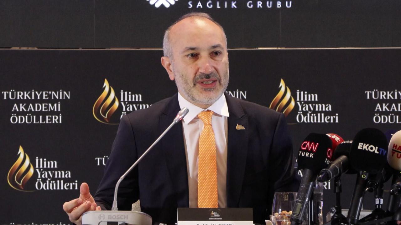 İlim Yayma Ödülleri Ödül Komisyonu Başkanı Prof. Dr. İdris Sarısoy