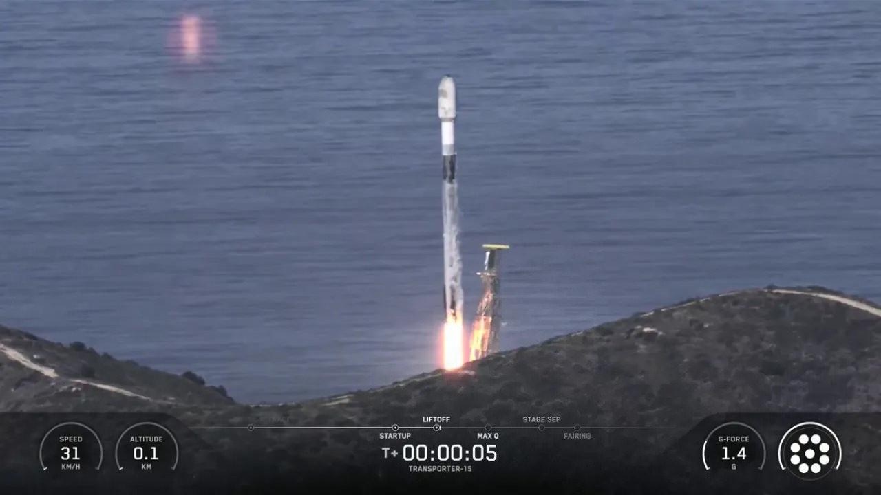 Falcon 9, 28 Kasım Cuma günü Kaliforniya Vandenberg Üssü’nden Transporter-15 görevini başarıyla Güneş-eşzamanlı yörüngeye fırlatırken görüntülendi. (Kaynak:SpaceX)