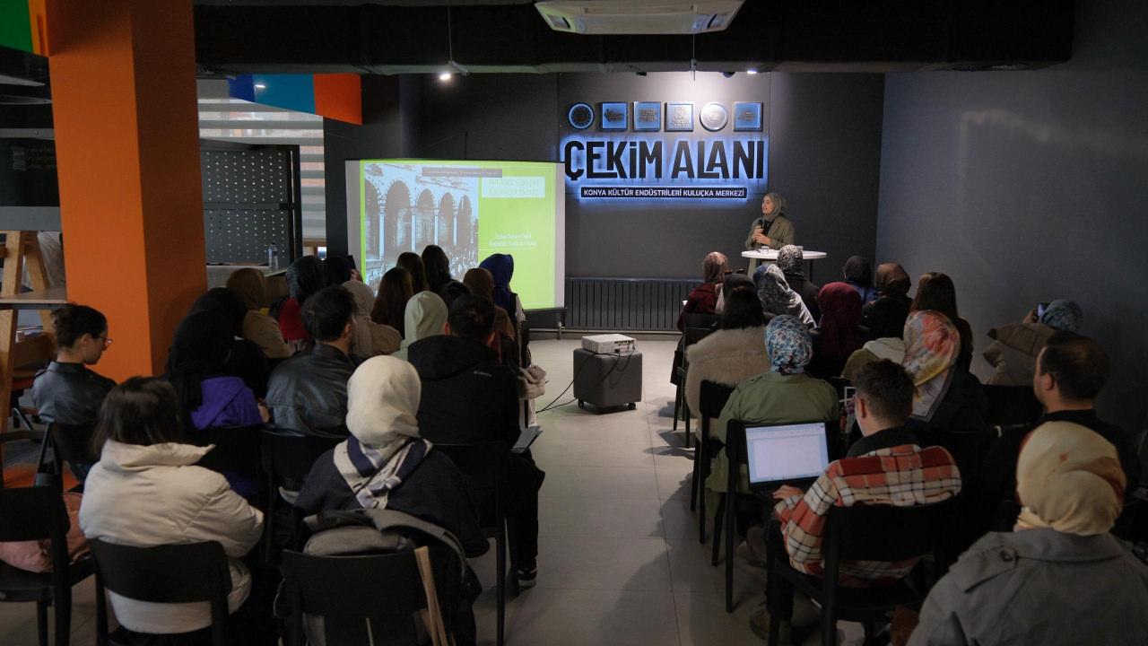 Gala programında, eserin hazırlık aşamaları ve içerik çerçevesi Proje Yürütücüsü Gülistan Ersöz tarafından detaylı şekilde anlatıldı.