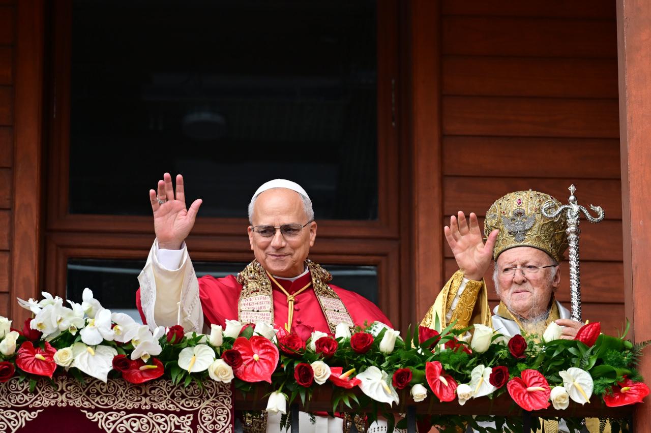 Vatikan Devlet Başkanı Papa 14. Leo, İstanbul'da Fener Rum Patrikhanesi'nin içindeki Aya Yorgi Kilisesi'nde düzenlenen Hristiyan mezheplerinin 'ortak kutsama töreni'ne katıldı.
