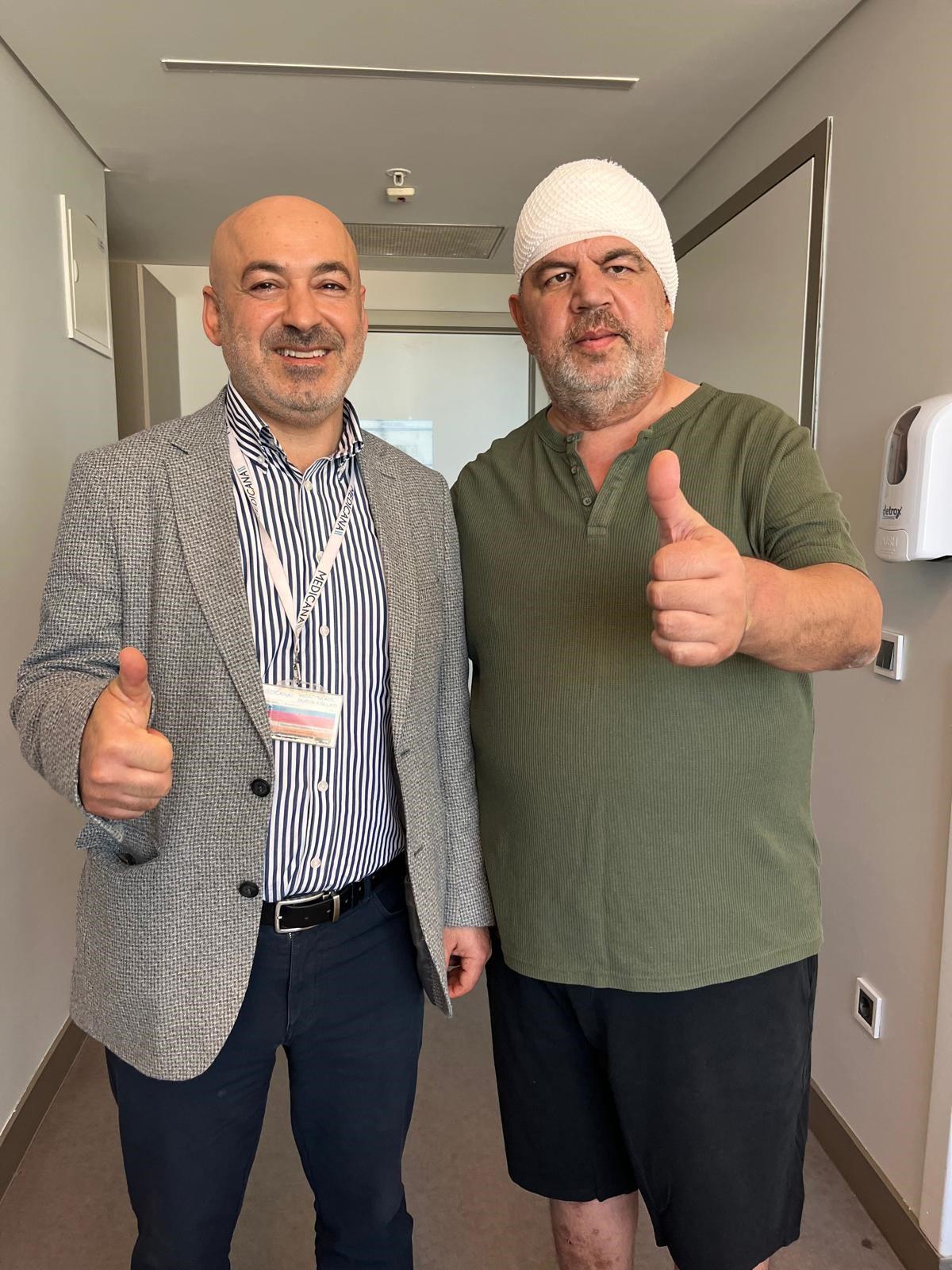 eyin ve Sinir Cerrahisi Uzmanı Prof. Dr. Özhan Merzuk Uçkun ve Eyüp Edin (57) 