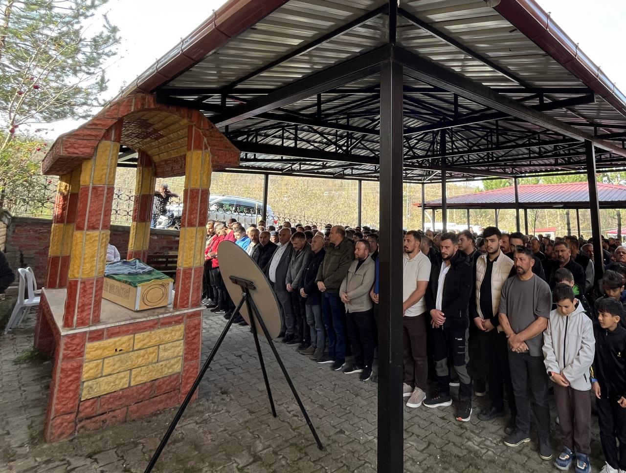 6'ncı sınıf öğrencisi Suat Ermiş, gözyaşları arasında son yolculuğuna uğurlandı.