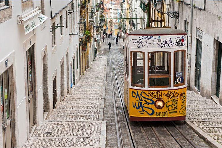 BAİRRO ALTO: GECENİN RENGİ