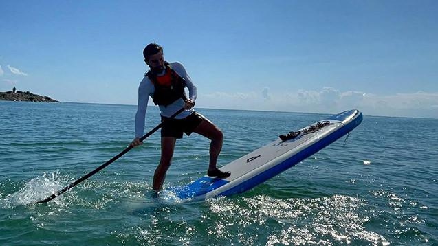Türkiye’nin ilk SUP antrenörleri arasında yer alan Emre Turan