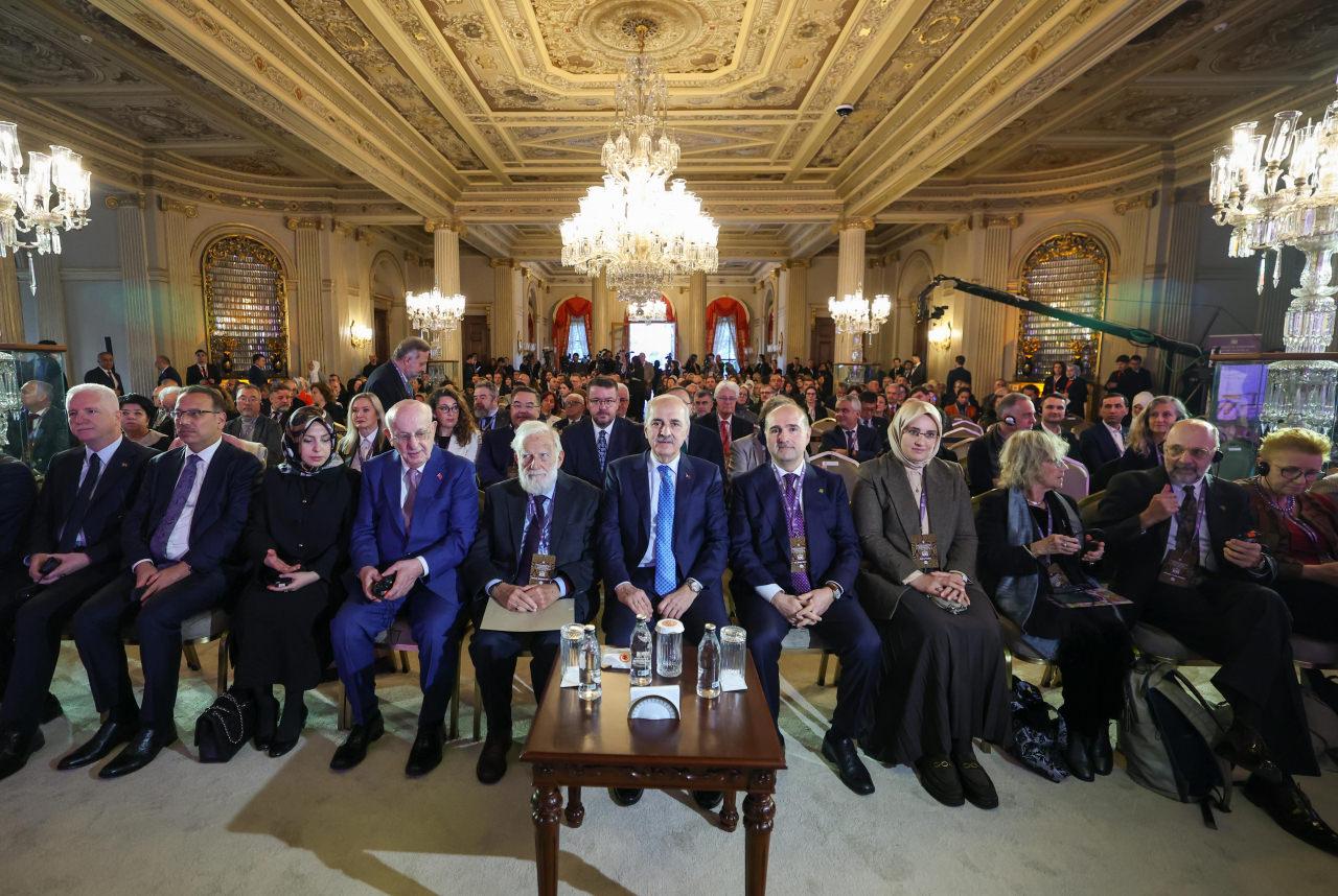 TBMM Başkanı Numan Kurtulmuş, Dolmabahçe Sarayı'nda düzenlenen Milli Sarayların Yüzyılı Uluslararası Sempozyumu Açılış Töreni'ne katıldı.