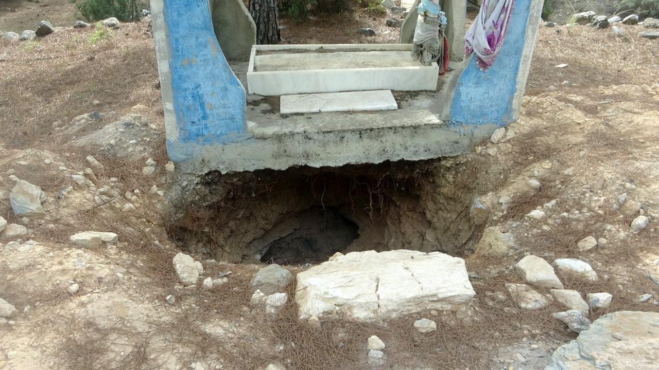  'Oyuk Baba Ereni Türbesi'