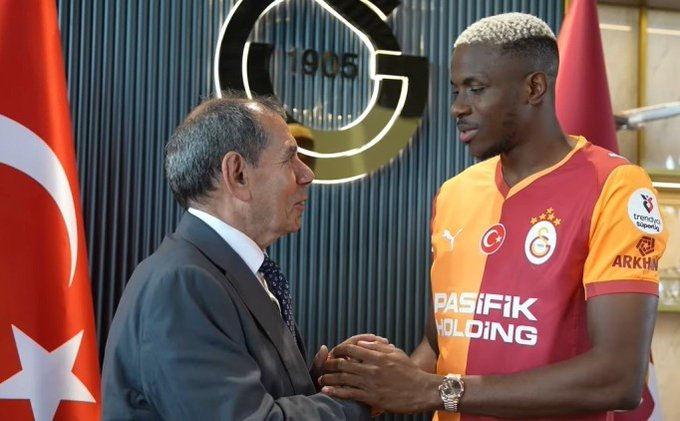 Galatasaray Kulübü Başkanı Dursun Özbek ve Nijeryalı golcü Victor Osimhen