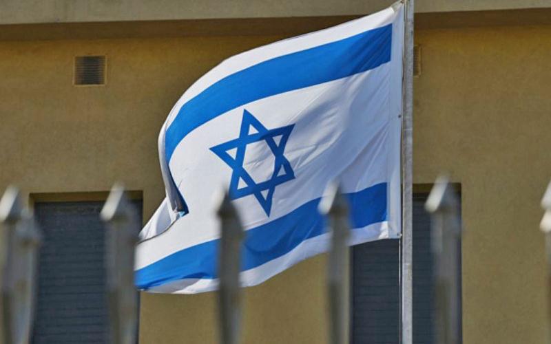 Resimde İsrail bayrağı görülüyor.