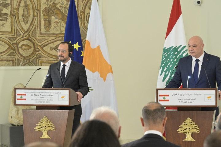 Lübnan Cumhurbaşkanı Avn (sağda) ve GKRY Lideri Hristodulidis (solda), 26 Kasım 2025