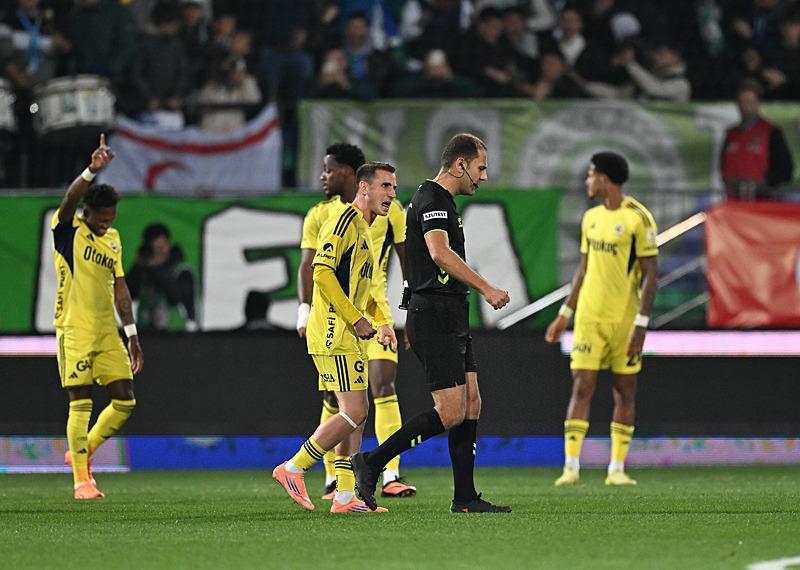 Çağdaş Altay ve Fenerbahçeli futbolcular