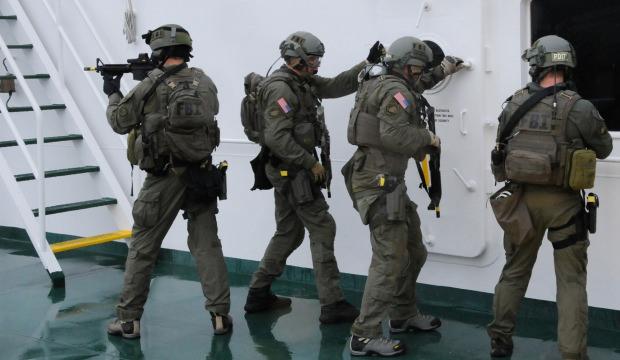 ABD skandal iddiayı konuşuyor: FBI Başkanı kız arkadaşı için SWAT ekibi kurmuş!