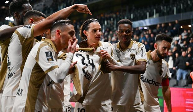 Avrupa'da sezonun sürprizi: Milyarlarca euroluk takımın önünde lider oldular