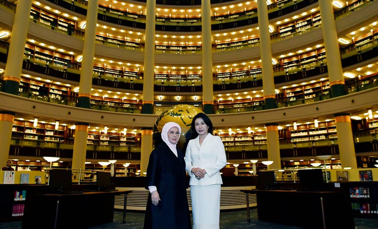 Emine Erdoğan, Güney Kore Devlet Başkanı’nın eşi Kim Hea Kyung ile bir araya geldi
