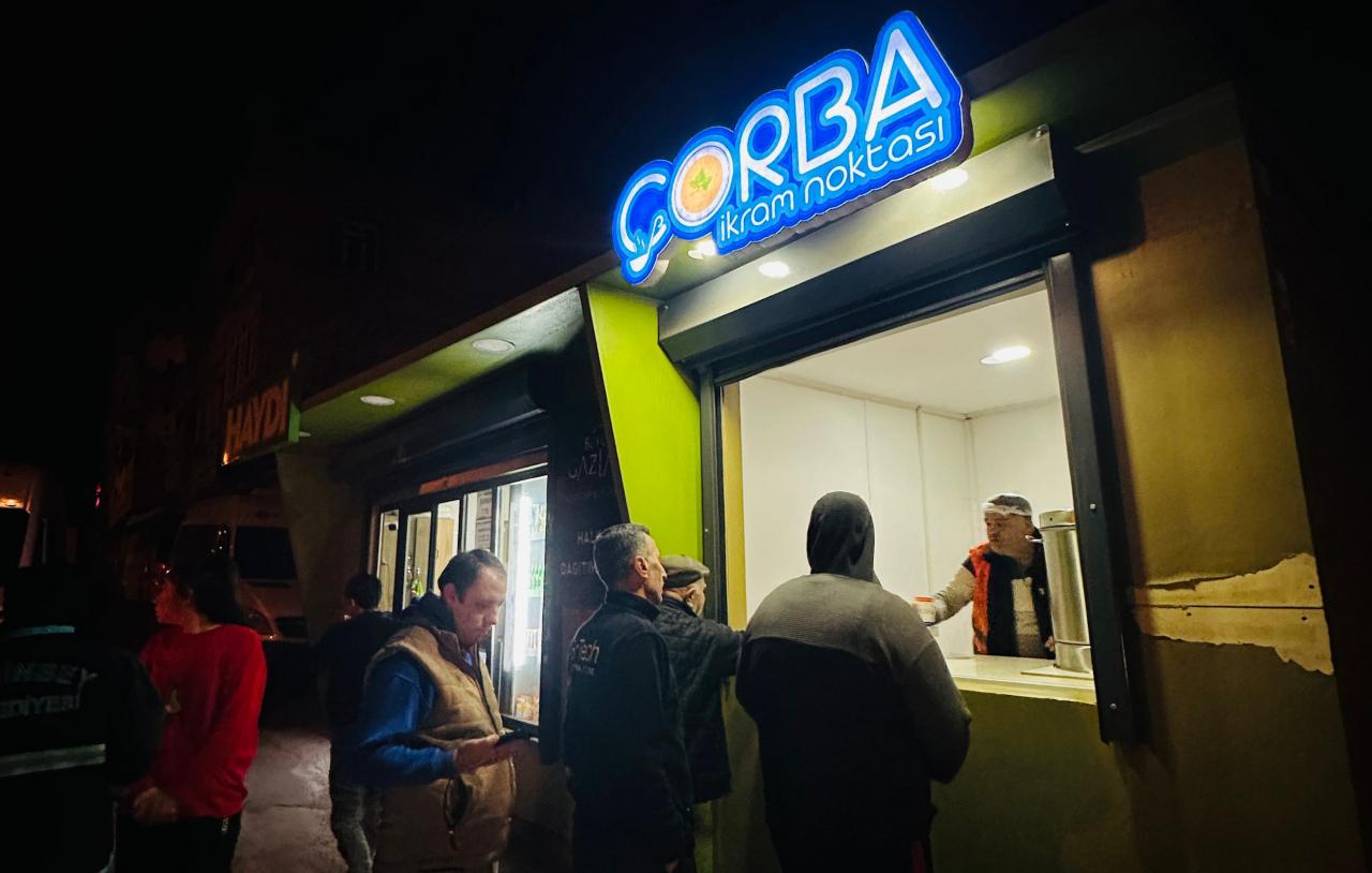 Gaziantep Büyükşehir, 39 noktada sabahı sıcak çorba ile karşılıyor.