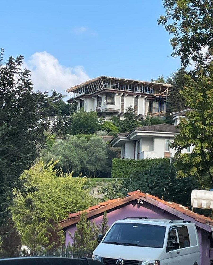 Cafer Mahiroğlu'nun Sarıyer'de bulunan lüks villasına yapılan kaçak imalat işlemi