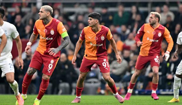 Genç yıldızın talihsiz anı! Kırmızı kart gördü, herkes alkışladı