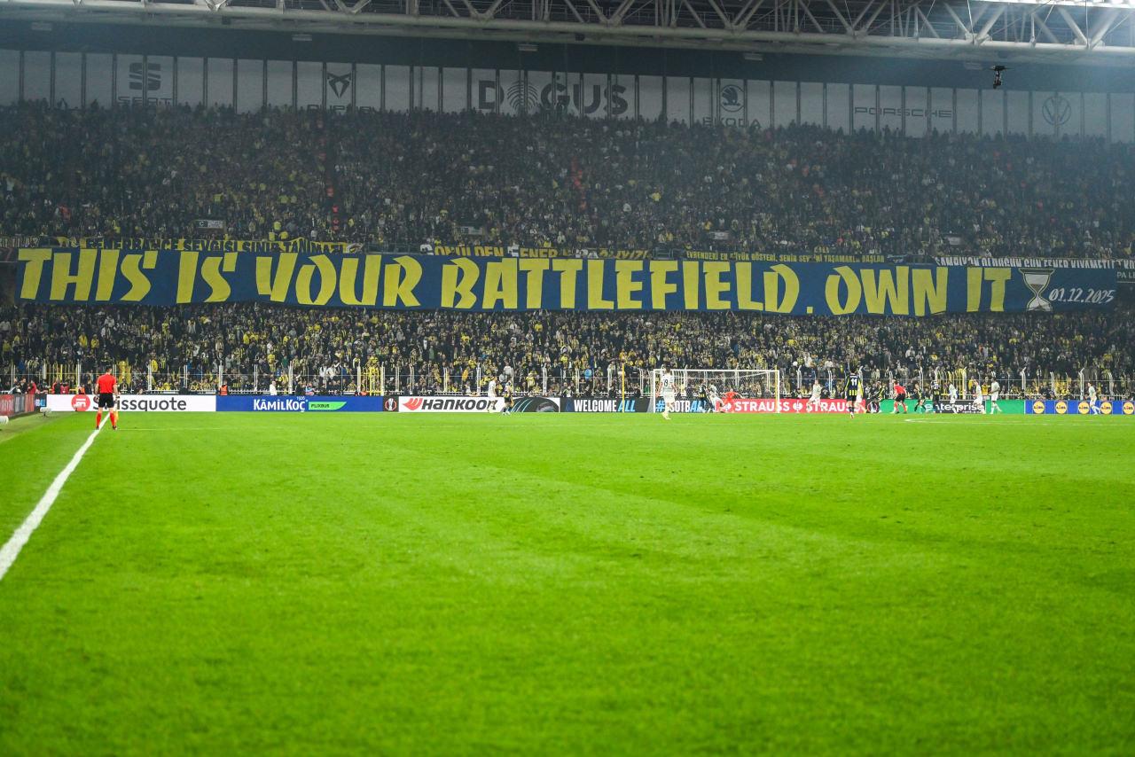 Fenerbahçeli taraftarların açtığı pankart