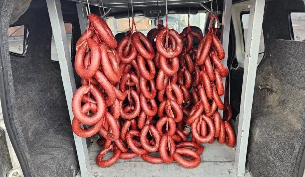 Hatay'da menşei belirsiz kilolarca sucuğa el konuldu