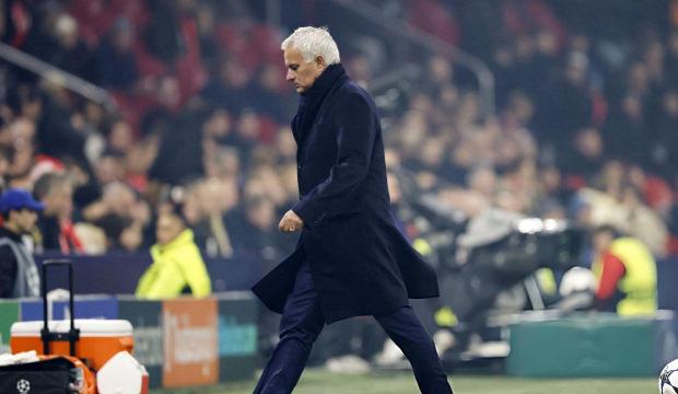 Mourinho taca çıkan topu alıp yedek kulübesinin arkasına attı: Saha karıştı