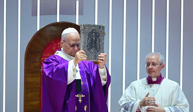 Papa 14’üncü Leo, Volkswagen Arena'da ayin yönetti