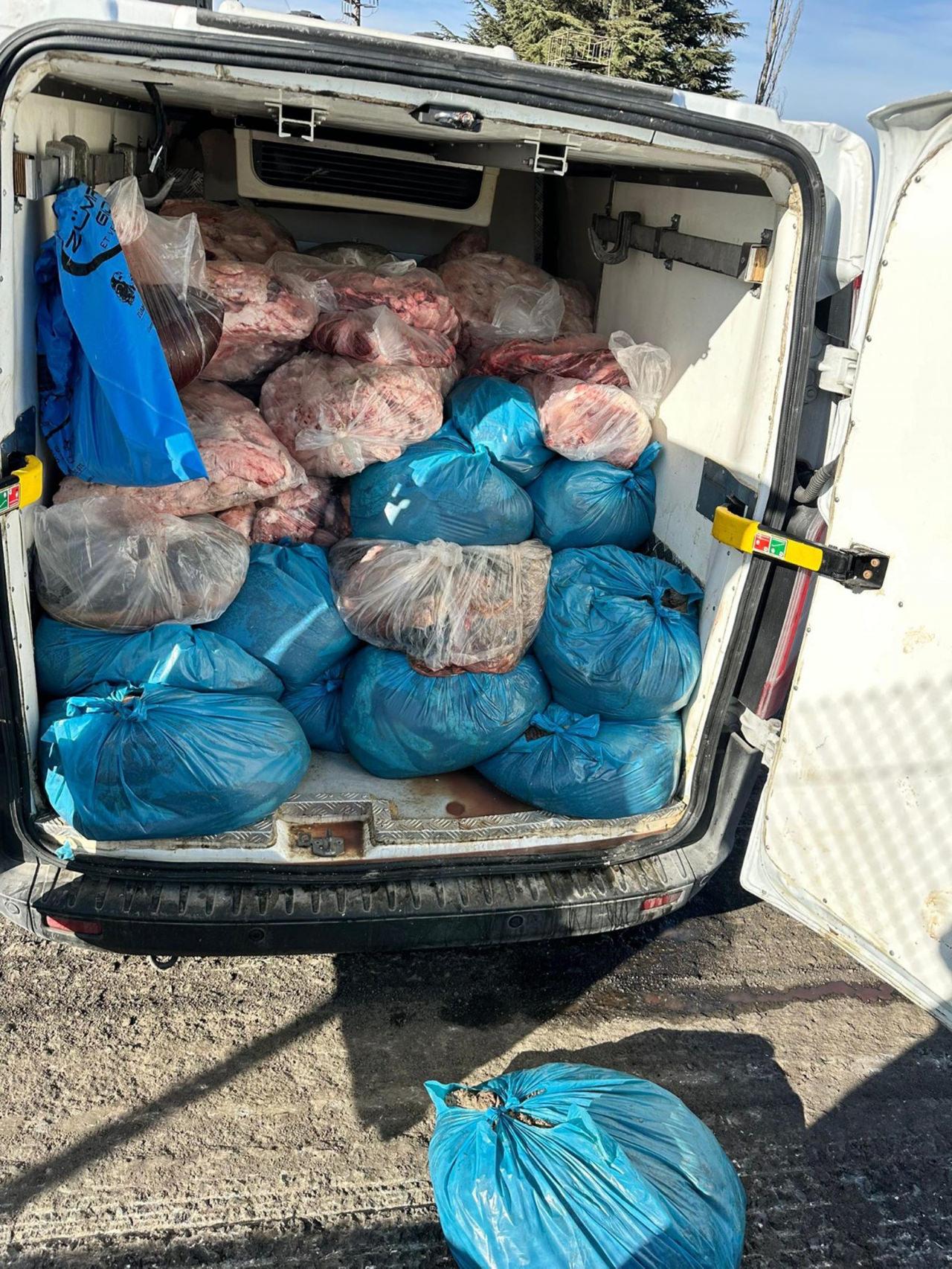 Ele geçirilen 2 ton sakatat.