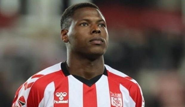 Süper Lig'in unutulmaz takımında olay! Futbolcu resmen kaçtı